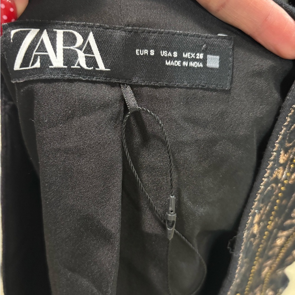 Zara Black and Gold Textured Vest - Picture 3 of 5
